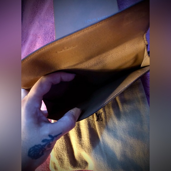 Louis Vuitton Long Bi-Fold Wallet - Picture 6 of 9